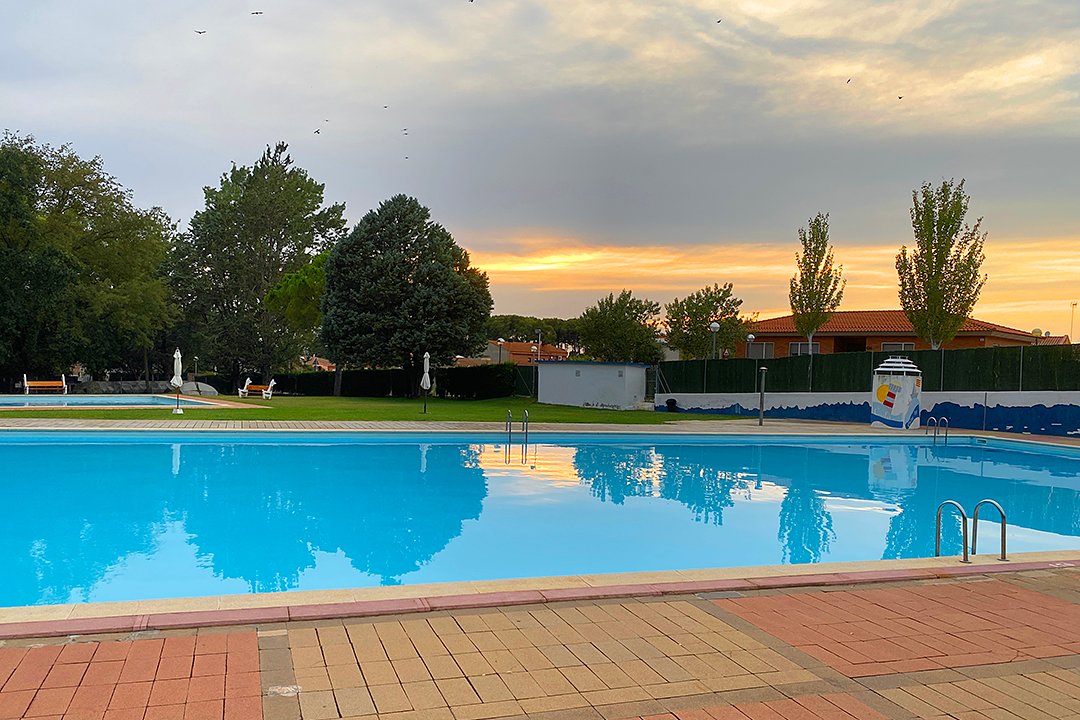 Piscines de Raimat cerca de Restaurant Los Viñedos